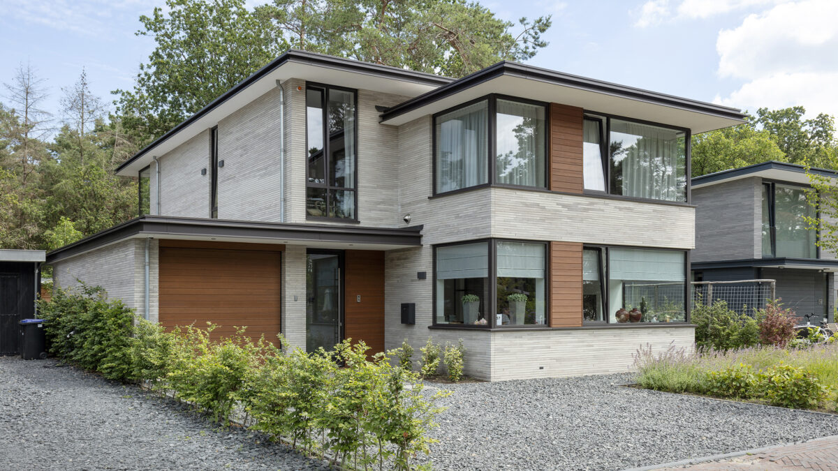 voorzijde moderne villa in Zeist door Engel Architecten