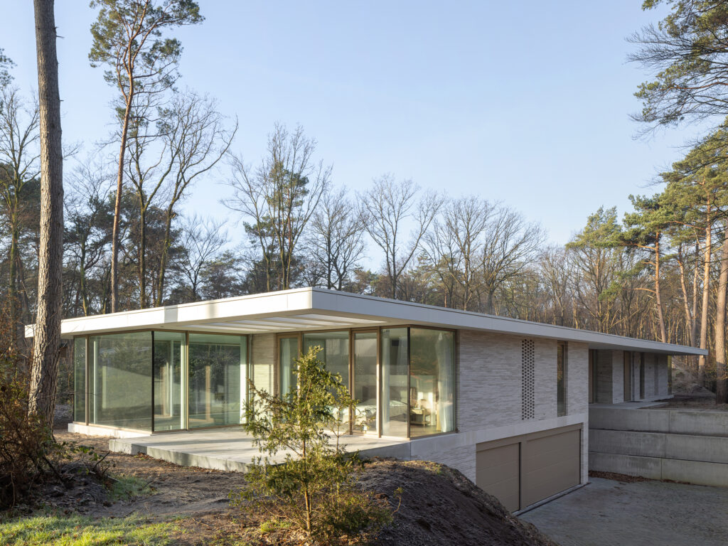 moderne bungalow met ondergrondse garage architectuur