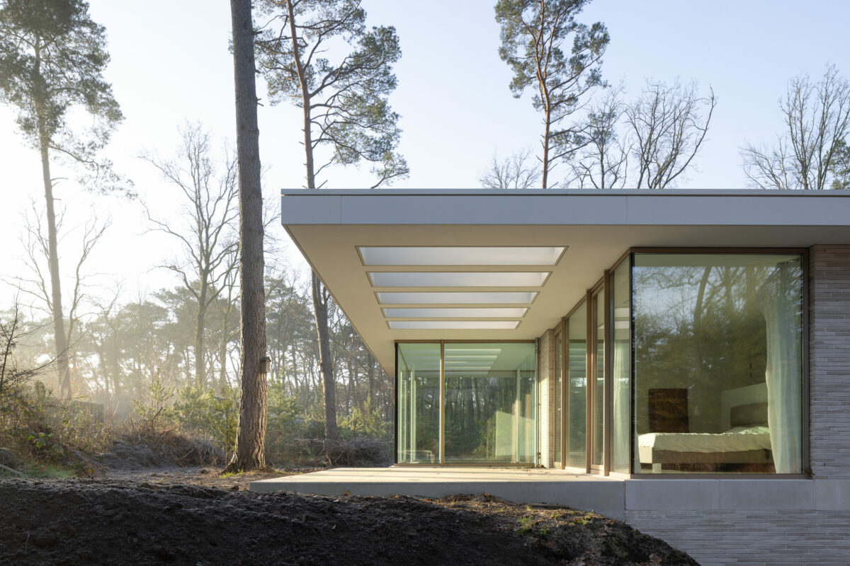 moderne bungalow in het bos