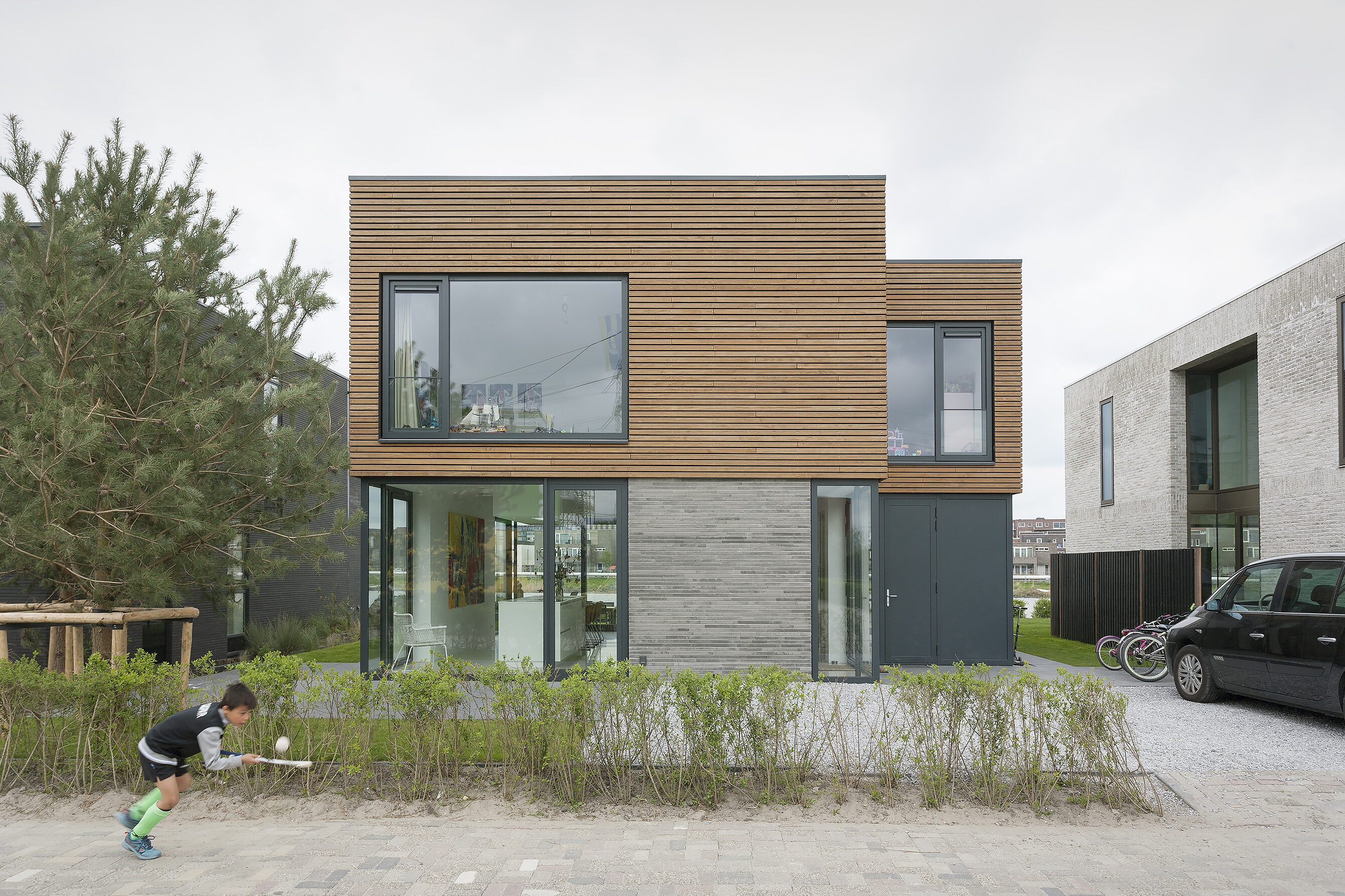 voorgevel van het moderne huis op IJburg door engel architect