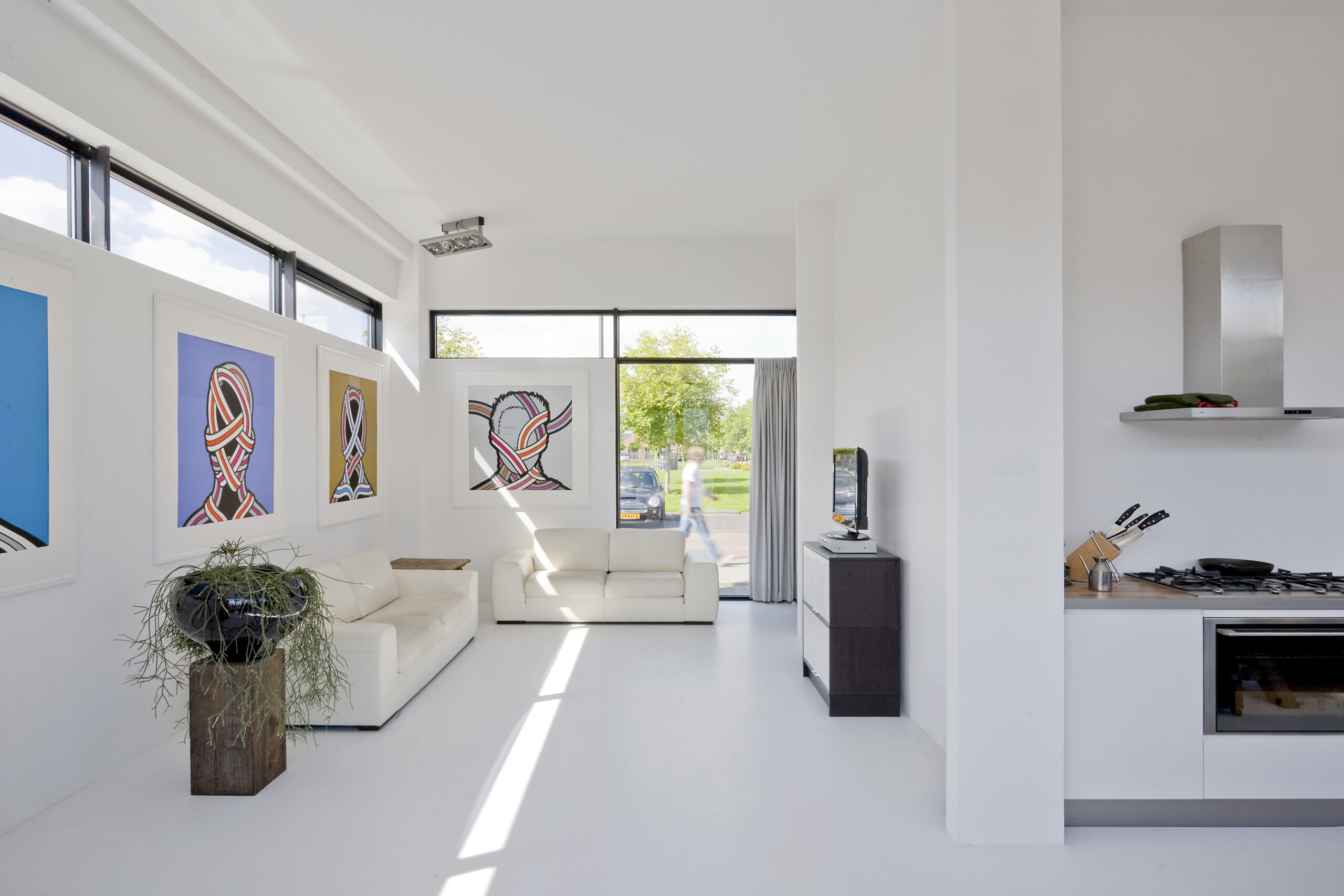 interieur van de betonnen kubusvilla in Aalsmeer