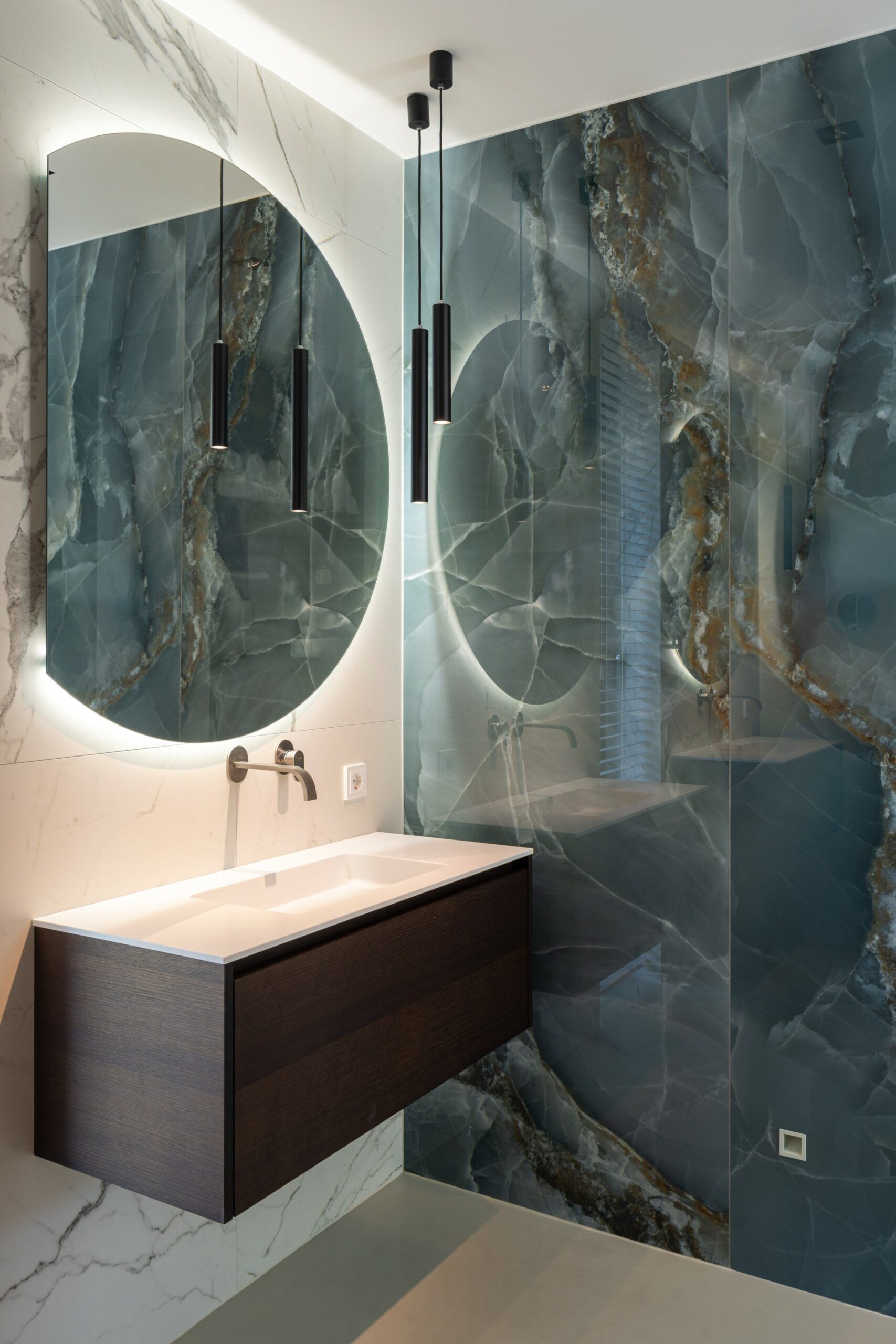moderne badkamer blauw