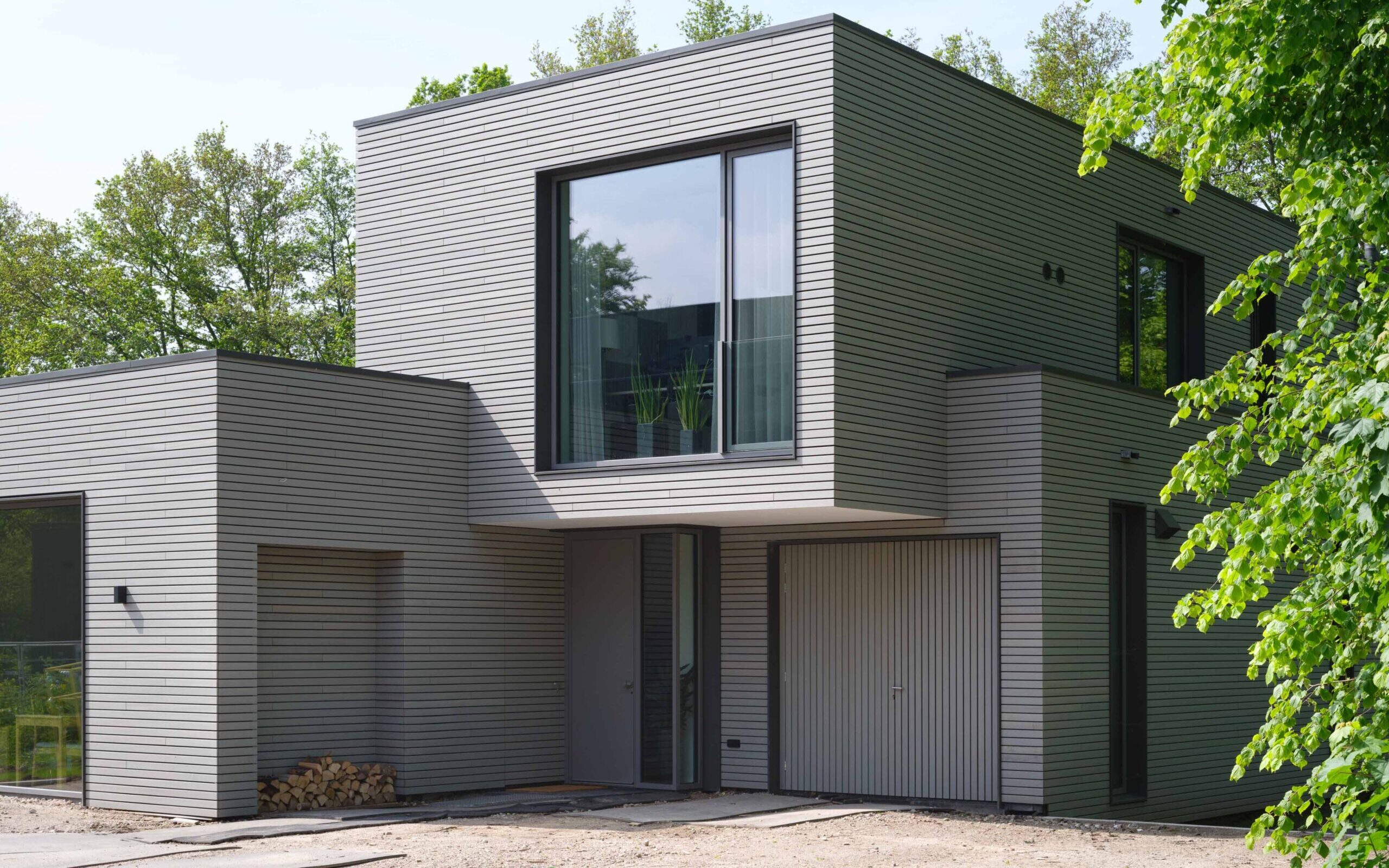 Moderne woning vergrijsd hout