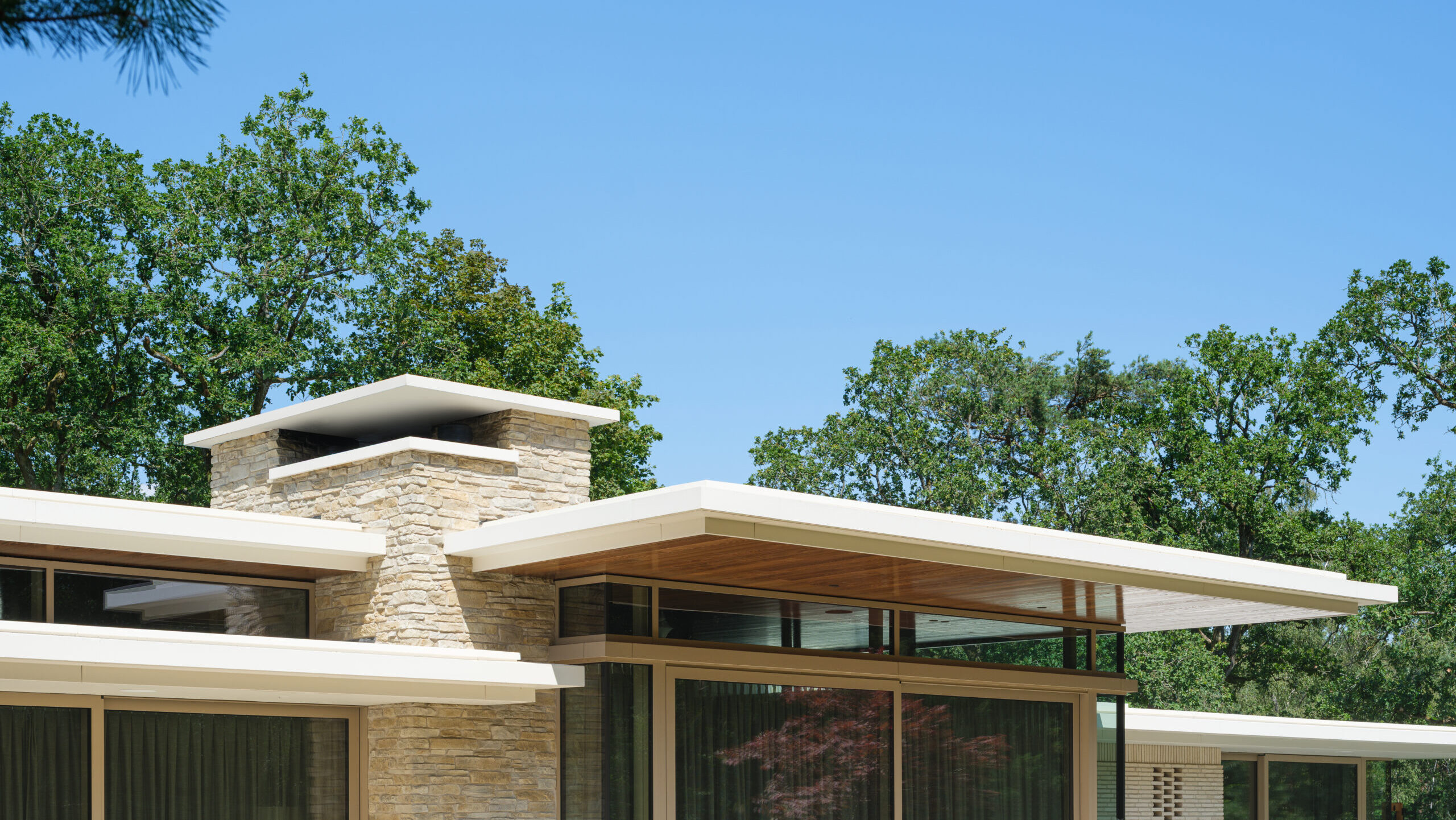 overstek bungalow mid century modern